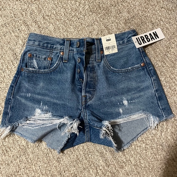 Levi’s 501 Shorts - Picture 1 of 4